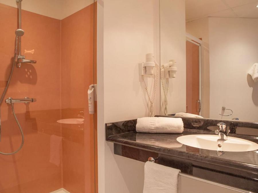 The Originals City, Plume Hotel, Bressuire Bagian luar foto