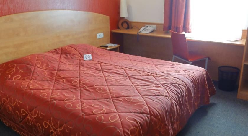 The Originals City, Plume Hotel, Bressuire Bagian luar foto