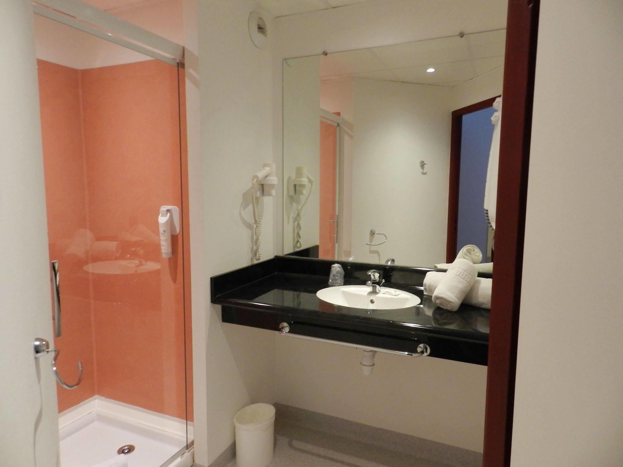 The Originals City, Plume Hotel, Bressuire Bagian luar foto