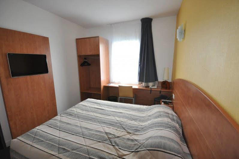 The Originals City, Plume Hotel, Bressuire Bagian luar foto